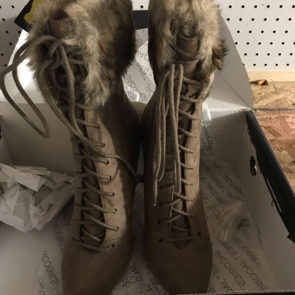 👢 Faux Fur Booties👢 - Picture 5 of 6